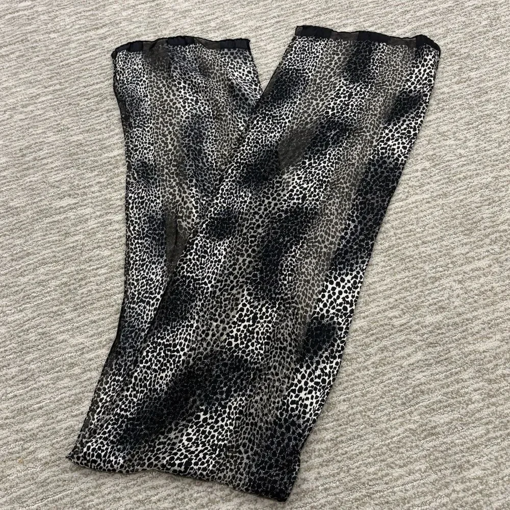 Source Unknown color black